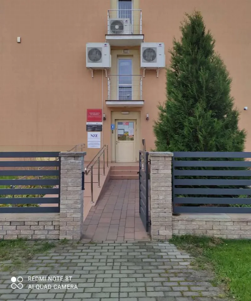 Dojście do ośrodka BioVitaMed w Dąbrowie Tarnowskiej.